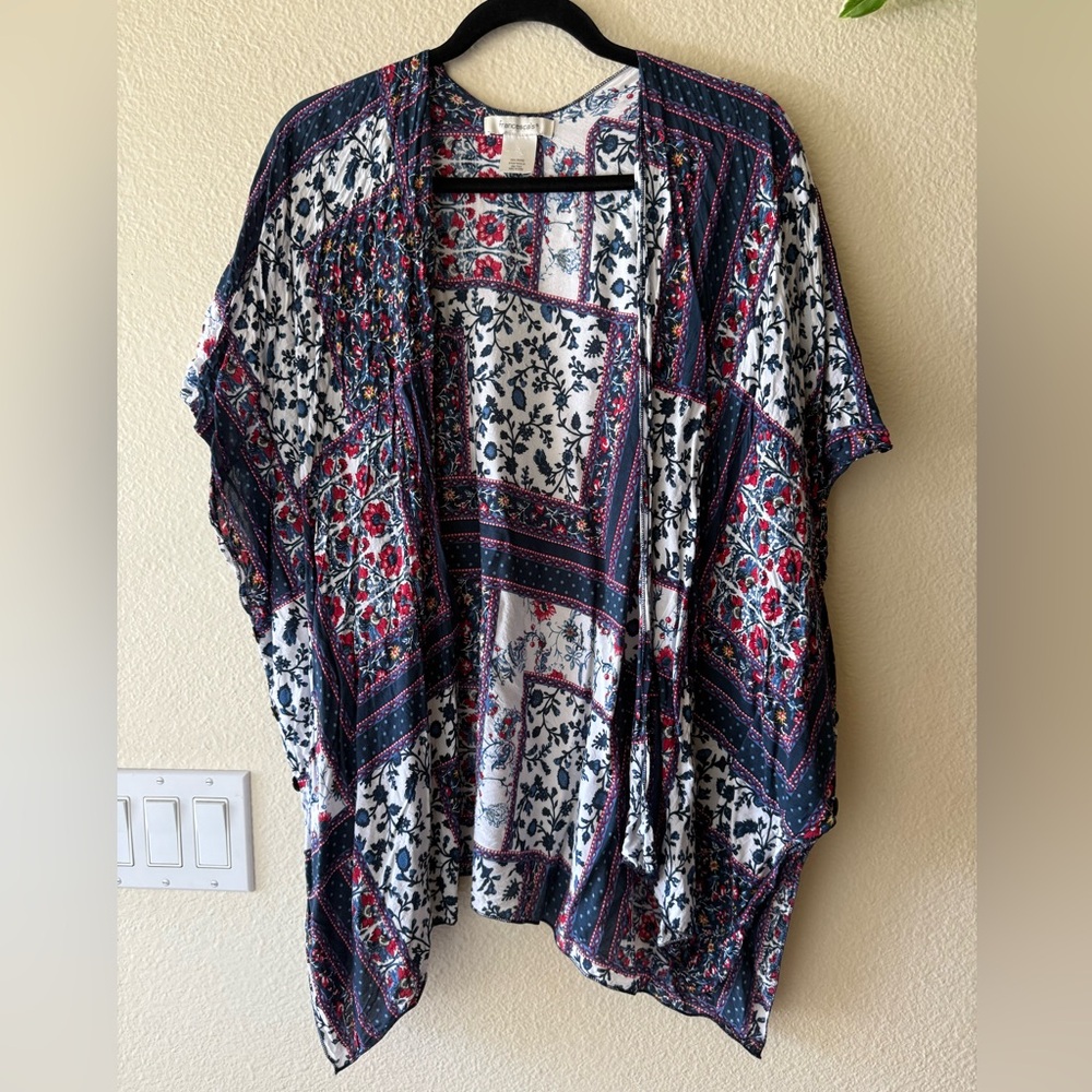 Francesca's Collections Red and Blue Floral Kimono